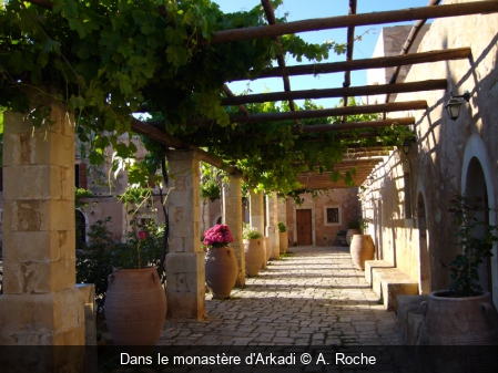 Dans le monastère d'Arkadi A. Roche