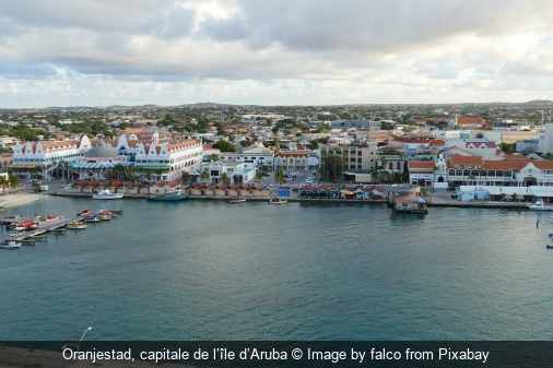 Oranjestad, capitale de l’île d’Aruba Image by falco from Pixabay