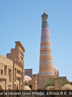 Vue sur le minaret Islam Khodja, à Khiva E. Servant