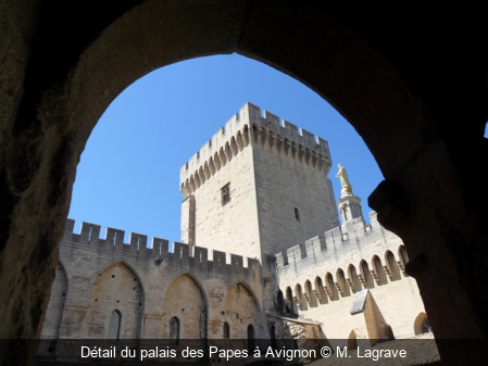 Détail du palais des Papes à Avignon M. Lagrave
