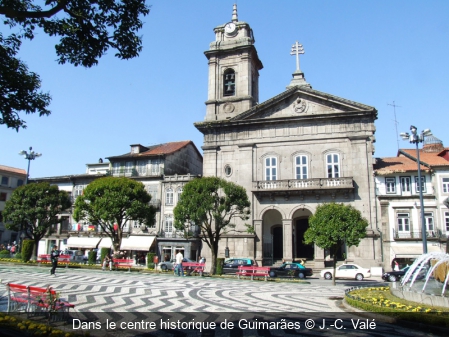 Dans le centre historique de Guimarães J.-C. Valé