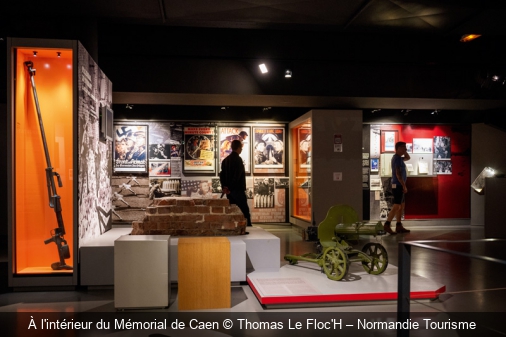 À l'intérieur du Mémorial de Caen Thomas Le Floc'H – Normandie Tourisme
