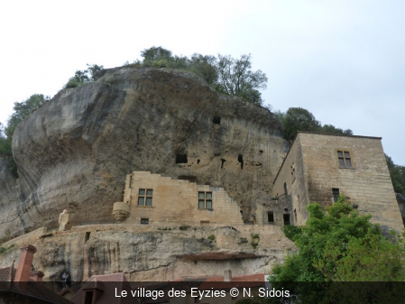 Le village des Eyzies N. Sidois