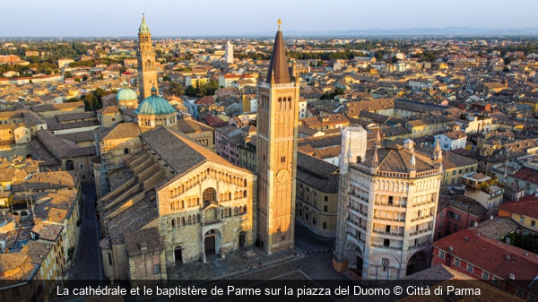 La cathédrale et le baptistère de Parme sur la piazza del Duomo Città di Parma