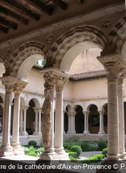 Le cloître de la cathédrale d'Aix-en-Provence P. Bettan