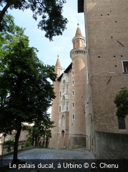 Le palais ducal, à Urbino C. Chenu