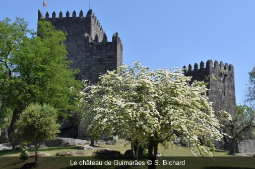Le château de Guimarães S. Bichard