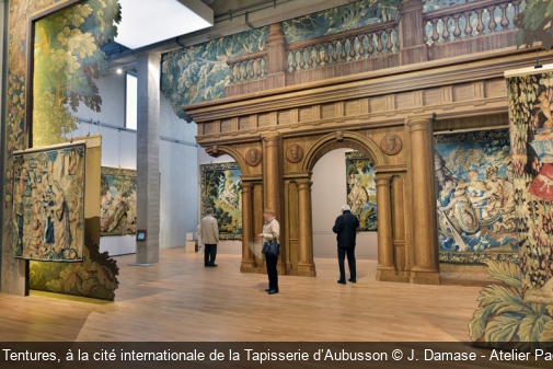 Dans la nef des Tentures, à la cité internationale de la Tapisserie d’Aubusson J. Damase - Atelier Paoletti et Rouland