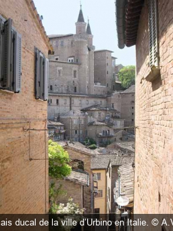 Vue du Palais ducal de la ville d’Urbino en Italie. A.V./J. Herbin