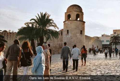 Dans les rues de Sousse  A.V./J. Ecosse