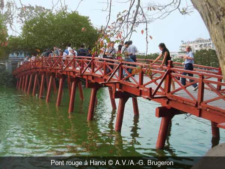 Pont rouge à Hanoi A.V./A.-G. Brugeron