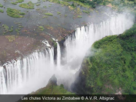 Les chutes Victoria au Zimbabwe A.V./R. Albignac