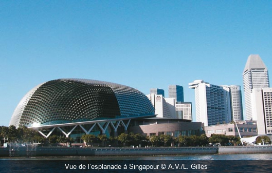 Vue de l’esplanade à Singapour A.V./L. Gilles