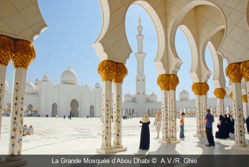 La Grande Mosquée d’Abou Dhabi  A.V./R. Ghio