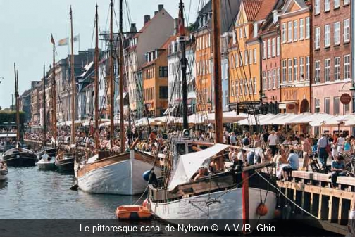 Le pittoresque canal de Nyhavn  A.V./R. Ghio