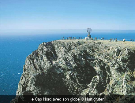 le Cap Nord avec son globe Hurtigruten