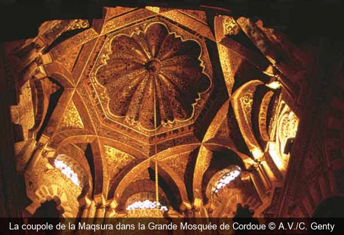 La coupole de la Maqsura dans la Grande Mosquée de Cordoue A.V./C. Genty