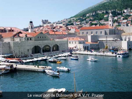 Le vieux port de Dubrovnik A.V./Y. Prunier
