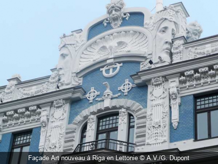 Façade Art nouveau à Riga en Lettonie A.V./G. Dupont