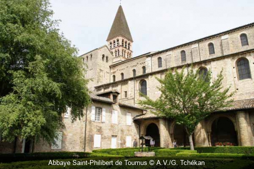 Abbaye Saint-Philibert de Tournus A.V./G. Tchékan