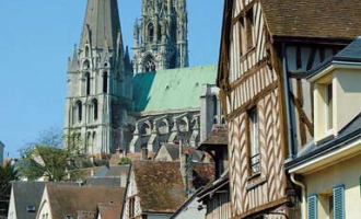 Journée culturelle en France : Chartres : les secrets du vitrail