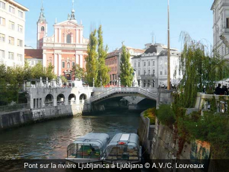 Pont sur la rivière Ljubljanica à Ljubljana A.V./C. Louveaux