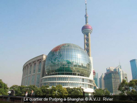 Le quartier de Pudong à Shanghaï A.V./J. Rivier