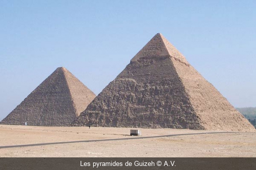Les pyramides de Guizeh A.V.