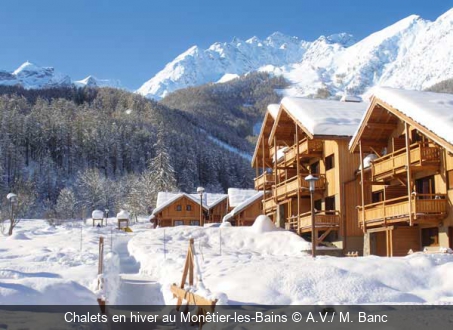 Chalets en hiver au Monêtier-les-Bains
