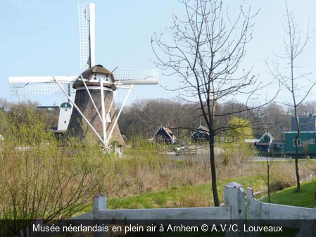 Musée néerlandais en plein air à Arnhem A.V./C. Louveaux