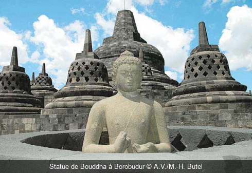 Statue de Bouddha à Borobudur A.V./M.-H. Butel