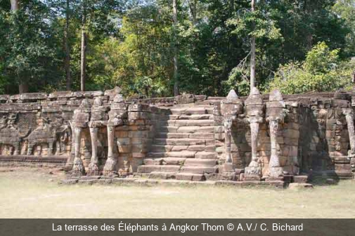 La terrasse des Éléphants à Angkor Thom A.V./ C. Bichard