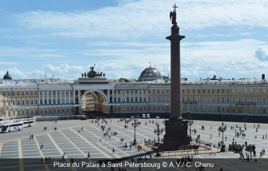 Place du Palais à Saint-Pétersbourg A.V./ C. Chenu