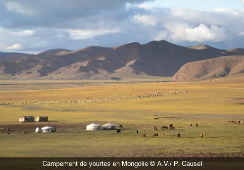 Campement de yourtes en Mongolie A.V./ P. Causel