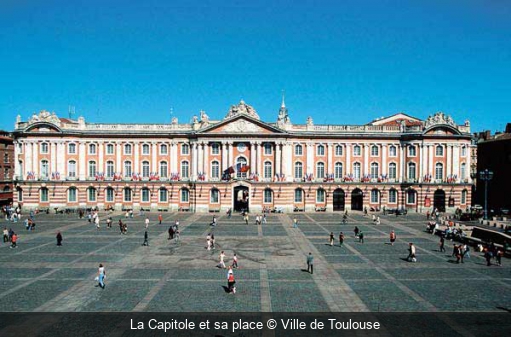 La Capitole et sa place Ville de Toulouse