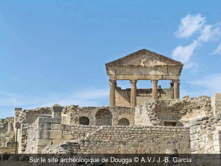 Sur le site archéologique de Dougga A.V./ J.-B. Garcia