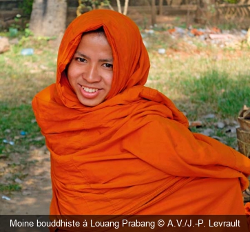 Moine bouddhiste à Louang Prabang A.V./J.-P. Levrault