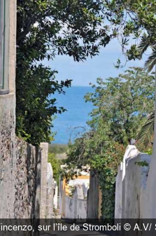 Rue san Vincenzo, sur l’île de Stromboli A.V/ S. Bichard