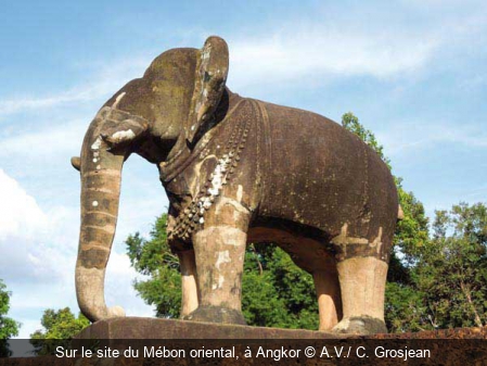 Sur le site du Mébon oriental, à Angkor A.V./ C. Grosjean