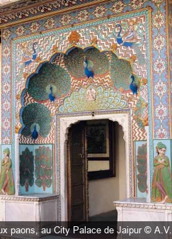 La porte aux paons, au City Palace de Jaipur  A.V./ C. Muller