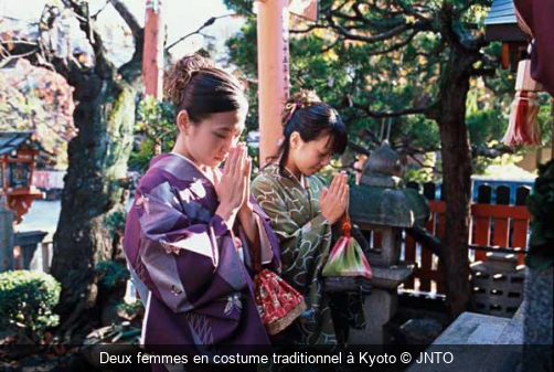 Deux femmes en costume traditionnel à Kyoto JNTO