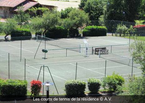 Les courts de tennis de la résidence