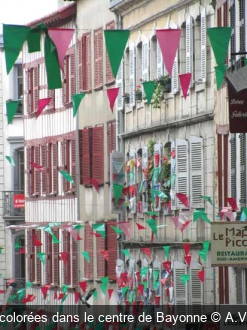 Façades colorées dans le centre de Bayonne