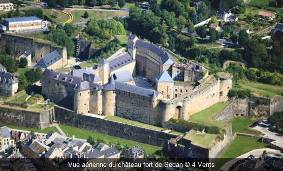 Vue aérienne du château fort de Sedan 4 Vents