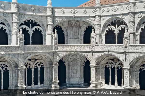 Le cloître du monastère des Hiéronymites A.V./A. Bayard