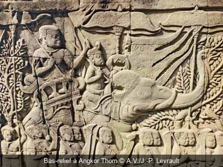 Bas-relief à Angkor Thom A.V./J.-P. Levrault
