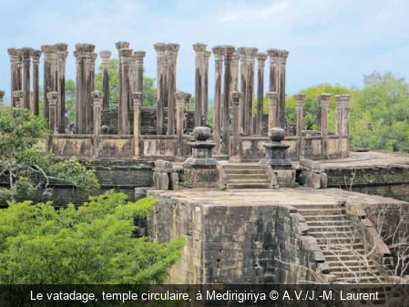 Le vatadage, temple circulaire, à Medirigiriya  A.V./J.-M. Laurent