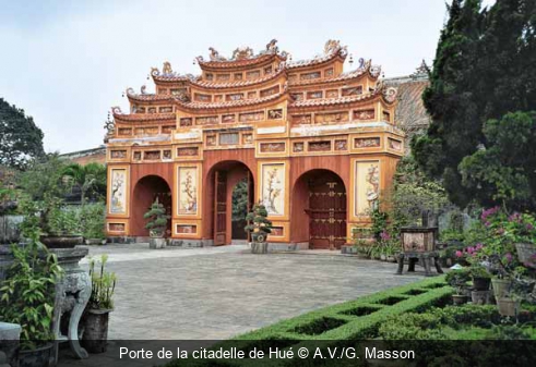 Porte de la citadelle de Hué A.V./G. Masson