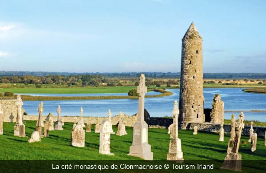 La cité monastique de Clonmacnoise Tourism Irland