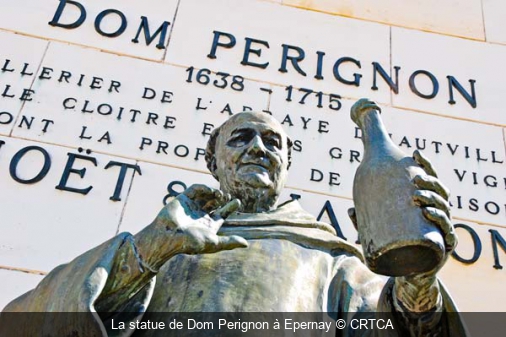 La statue de Dom Perignon à Epernay CRTCA